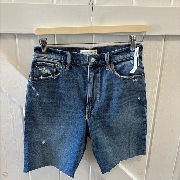 Abercrombie & Fitch High rise 9” denim shorts Women’s size 2/26 - Picture 3 of 9